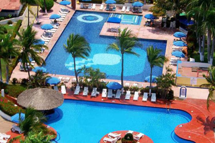 Qualton Ixtapa, Hotel Todo Incluido Económico. Frente a la Isla de Ixtapa