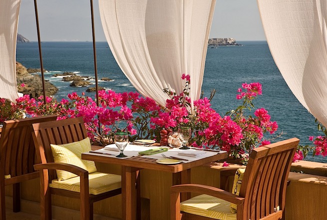 Hotel Cala de Mar Ixtapa Todo Incluido: Los huéspedes pueden disfrutar de los restaurantes A Mares, Las Rocas, Seafood Market y Terrace Bar