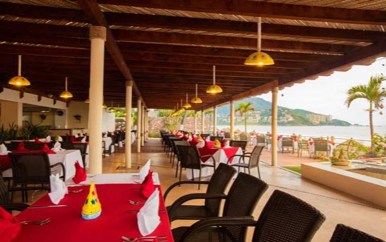 Hotel Krystal Ixtapa Restaurante Parrillada Las Velas, Seleccionados platillos en especialidades del mar con una magnifica vista al océano pacifico, nueva iluminación , nuevo mobiliario, sonido envolvente y una nueva palapa