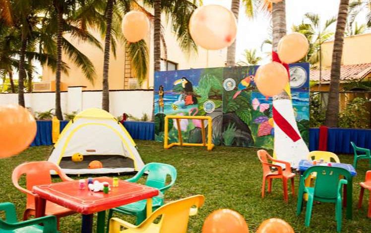 Krystal Ixtapa le ofrece nuestro club infantil Kamp Krystal, perfecto para niños de 6 a 12 años, cuenta con: Área de juegos, Área para artes y manualidades y Tiendas de campaña tropicales