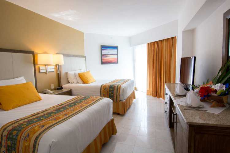 Hotel Tesoro Ixtapa Cuartos, JUNIOR SUITE, Cómodas y amplias Junior Suites con balcón y un toque de lujo. Elige entre la increíble vista al mar o al jardín